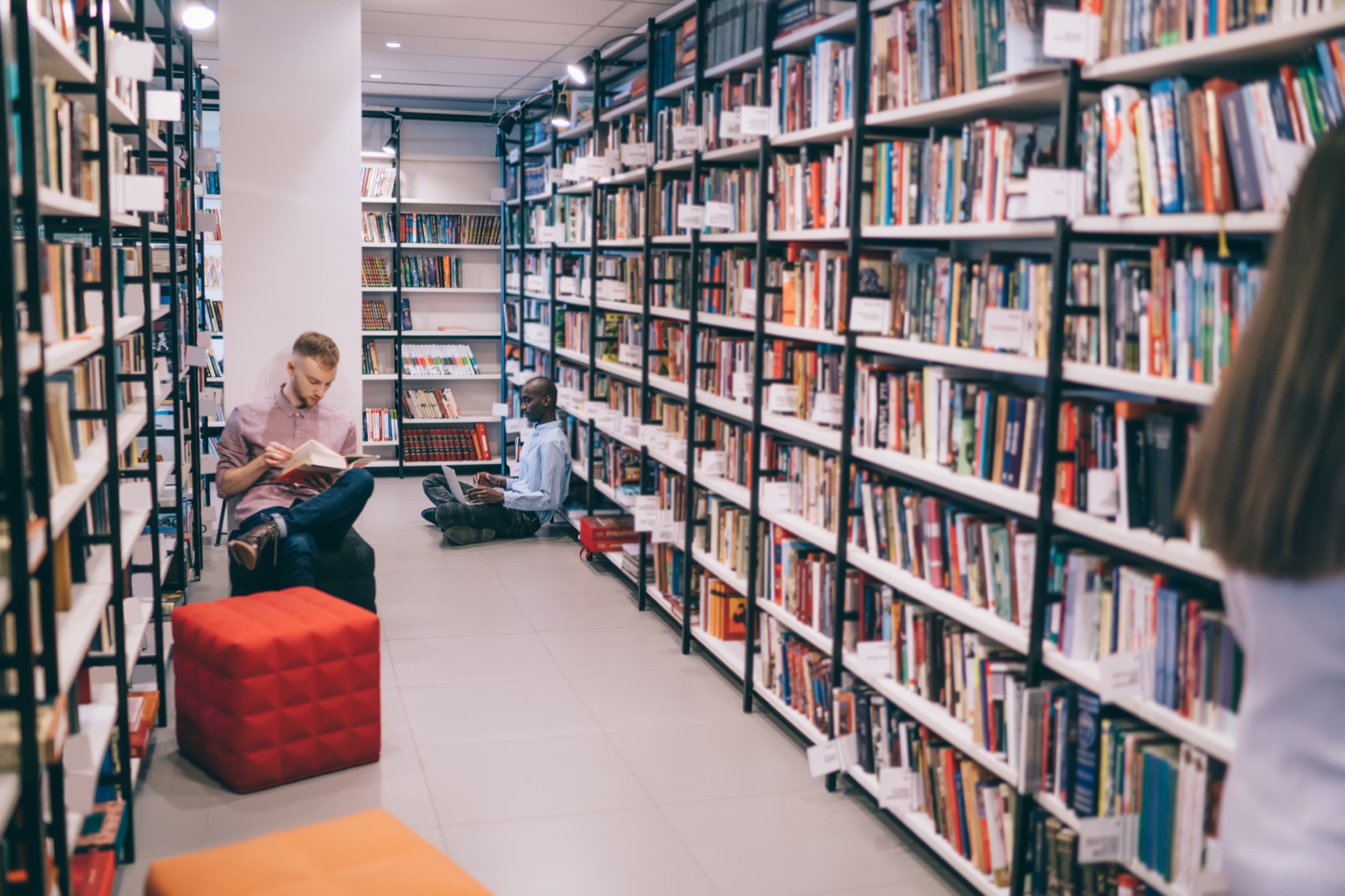 Intérieur de la Bibliothèque publique locale de Nivelles
